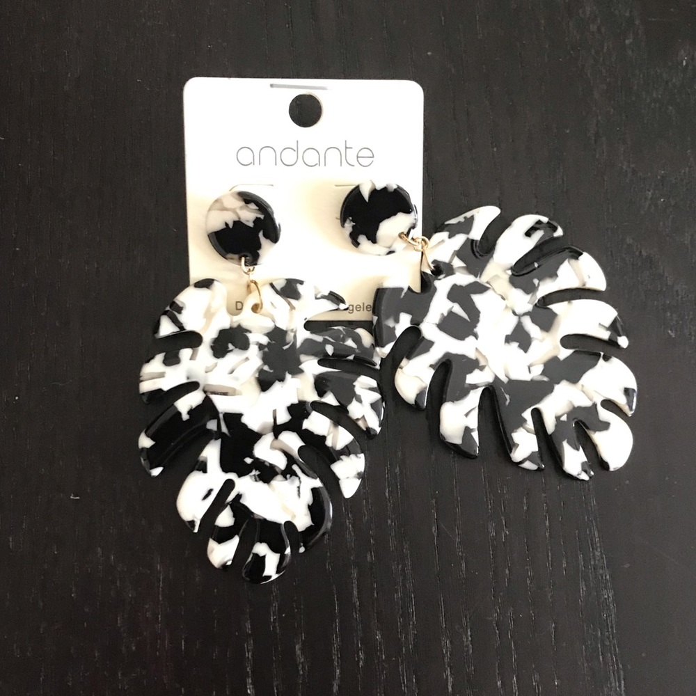 Beautiful monstera leaf earrings new black white